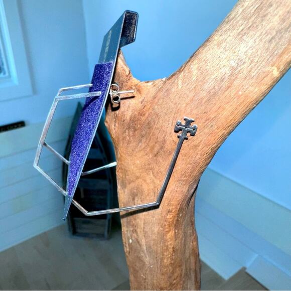 Tory Burch - Silver Reva Hexagon Logo Hoop Earrings - Picture 3 of 8